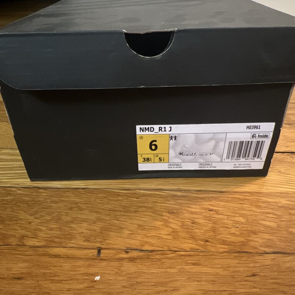 Adidas Juniors NMD R1 Originals White/Black H03961 SIZE 6 NEW WITH DEFECTS - Picture 9 of 9